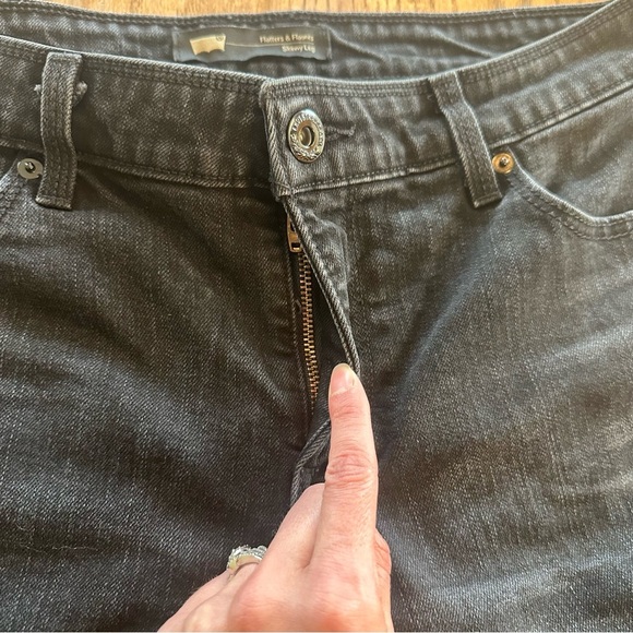 Levi’s Flatter & Flaunt Skinny Leg Black Denim Jeans Size 12 - Picture 8 of 15